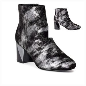 Kendall & Kylie Hadlee Metallic Ankle Bootie